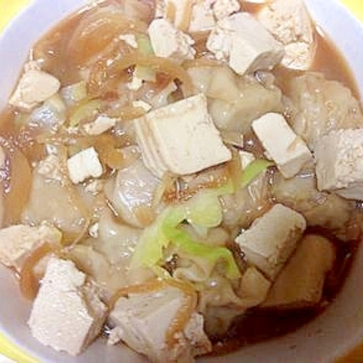 シュウマイと豆腐と玉ねぎとキャベツの味噌汁